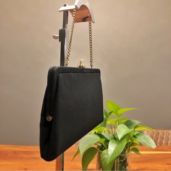 Vintage Minimalist Gorgeous Black Chain Clutch Wristlet Bag Golden Tone Hardware - Picture 2 of 13